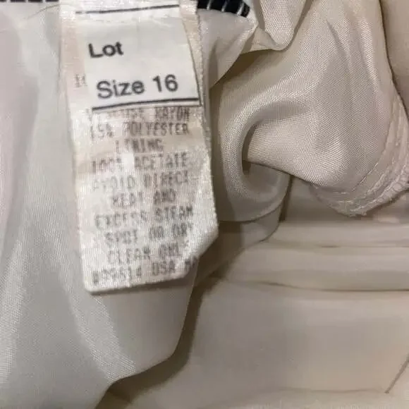 Karen Miller New York Cream Crocheted Lace Formal Dress - Picture 4 of 5